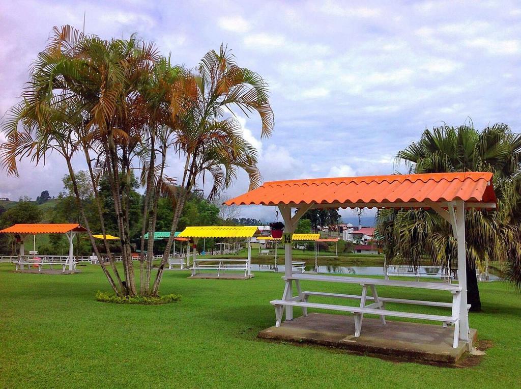 Finca Recreacional Marcelandia Santa Rosa de Cabal Extérieur photo